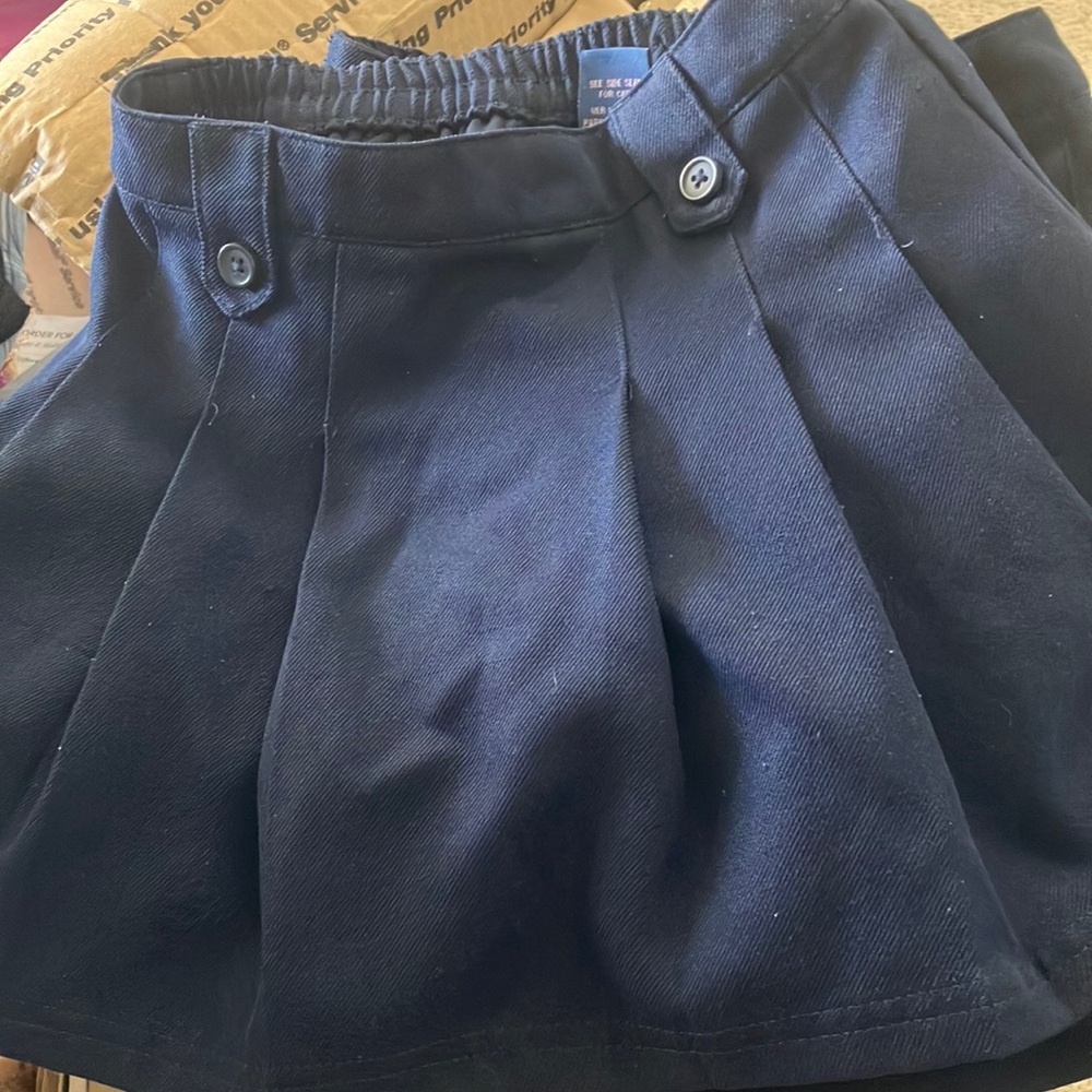FINAL MARKDOWN Girls Izod uniform skirts 4 0r 5